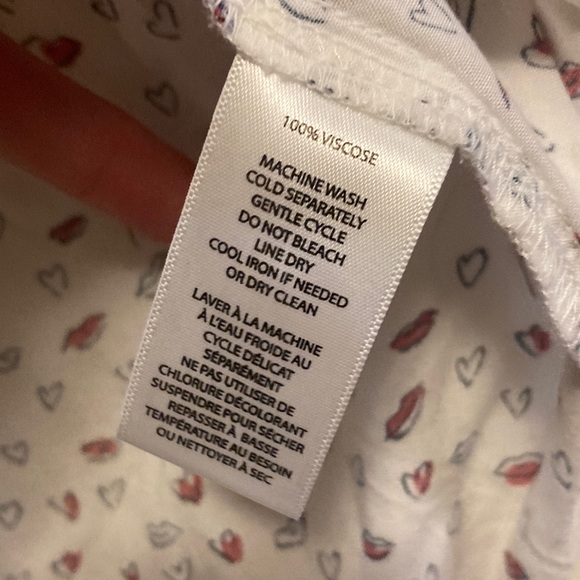 Beachlunchlounge White Top with Red and Black Heart and Lip Design - Picture 8 of 8